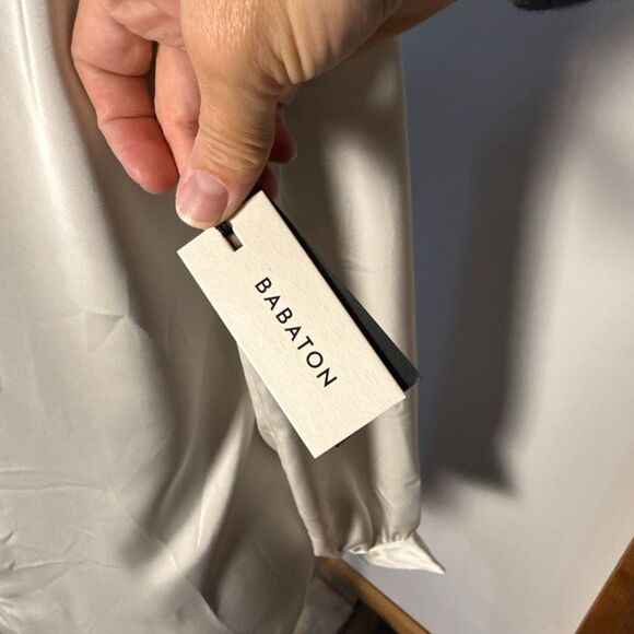 NWT Babaton aritzia Bassman keyhole long sleeve shirt size medium cream puff sle - Picture 4 of 11